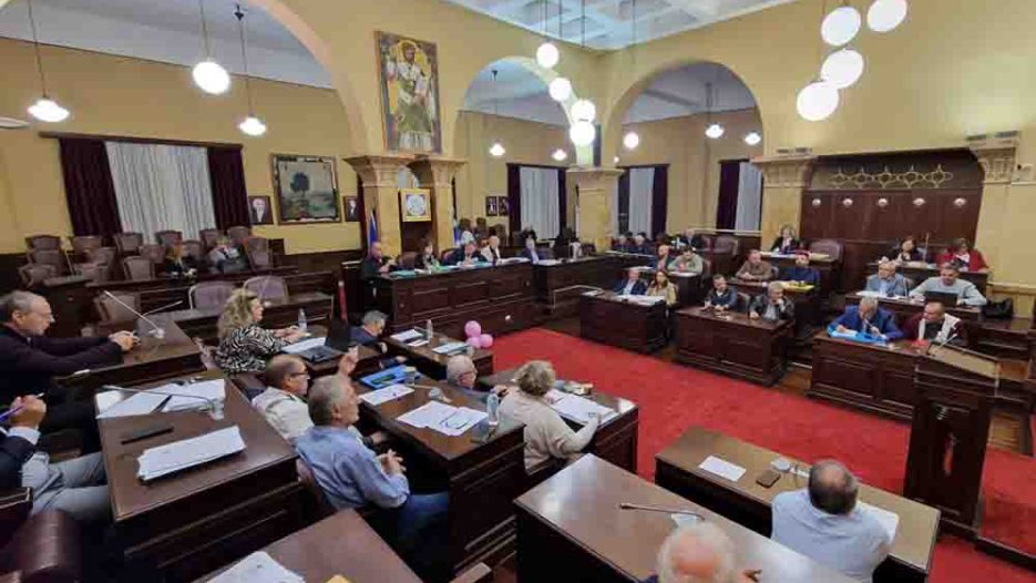 Ζωντανές μεταδόσεις Δημοτικών Συμβουλίων: Διαφάνεια ή νέα πεδία αδιαφάνειας στους Δήμους;